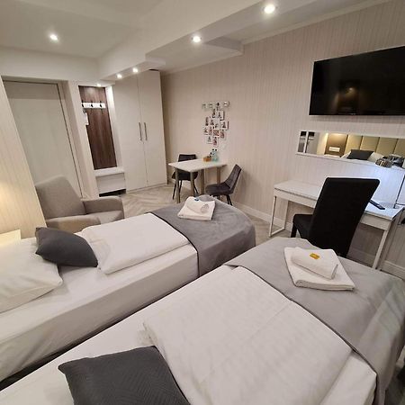 Apartamenty Hayduk Жари Екстериор снимка