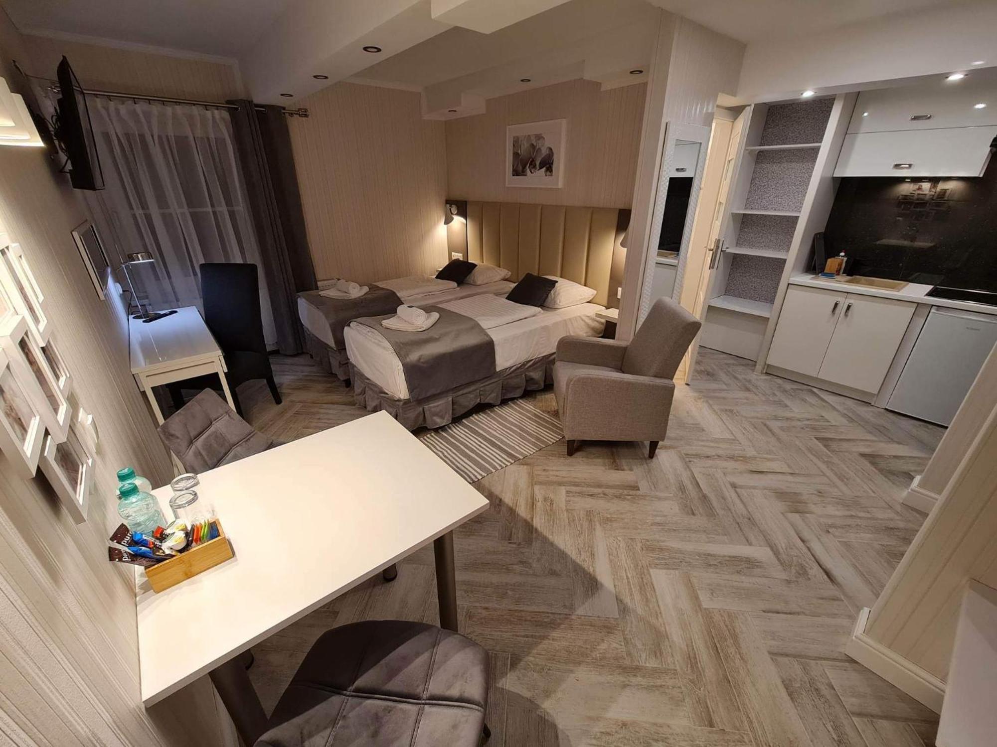 Apartamenty Hayduk Жари Екстериор снимка
